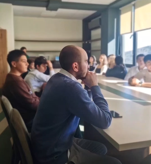 გაეროს მოდელირების სამიტთან დაკავშირებით, ახალ თაობელებს ამავე სკოლის კურსდამთავრებულები შეხვდნენ და საინტერესო გამოცდილება გაუზარეს. დეტალები იხილეთ სიუჟეტში📹🎤