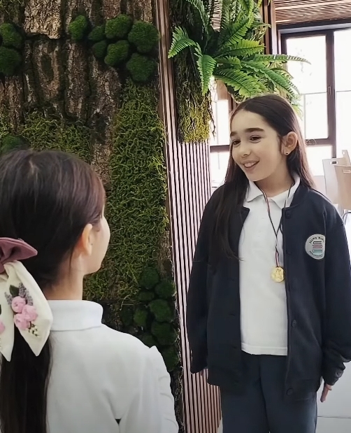 “English in action!” 🌟 ბავშვები არა მხოლოდ სწავლობენ, არამედ იყენებენ ინგლისურს რეალურ სიტუაციებში — სიამოვნებით, თამაშით და ურთიერთობით!