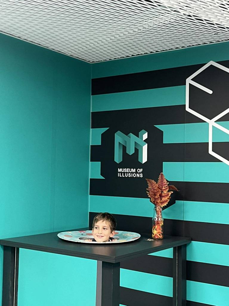 || ბ კლასი ილუზიების მუზეუმს ესტუმრა.