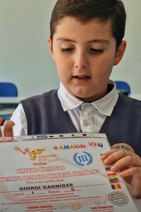 🧠✨ ჩვენი პატარა გენიოსი მოსწავლე, გიორგი გაგნიძე, გვიყვება, როგორ ეხმარება მენტალური არითმეტიკა გონების შესაძლებლობების ზრდასა და სწრაფ აზროვნებაში.