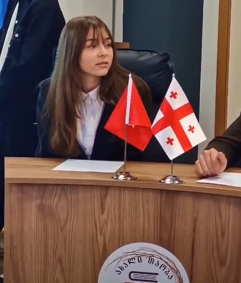 ინგლისური ენის გაკვეთილზე ჩვენმა მოსწავლეებმა ნამდვილი მსოფლიო ტური მოაწყვეს. გაეცნენ სხვადასხვა ქვეყნის კულტურას, ენებსა და ტრადიციებს.