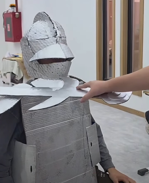 ჩვენი სკოლა რაინდების, დიდგვაროვნების, ხელოსნებისა და ისტორიული პერსონაჟების თავშეყრის ადგილად იქცა.