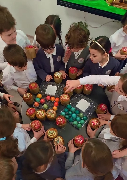 სკოლა ,,ახალი თაობის” პირველი „ა“ და პირველი „გ“ კლასის მოსწავლეებმა აღდგომის ბრწყინვალე დღესასწაულისთვის განსაკუთრებულად იზრუნეს. 🌸