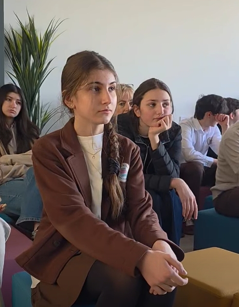 სკოლა „ახალ თაობას“ საერთაშორისო განათლების ინსტიტუტის დირექტორი ეწვია.