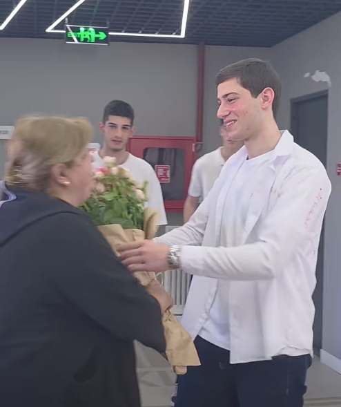 კურსდამთავრებულთა ემოციური დამშვიდობება დამრიგებელთან და მასწავლებლებთან🎓