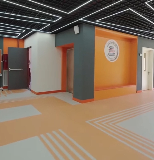 New Generation School is equipped with a special vinyl soft flooring that features antiseptic properties, is easy to clean, and creates a safe environment for children.